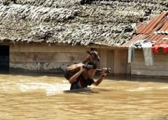 Momen banjir rob merendam pemukiman warga/Foto Istimewa