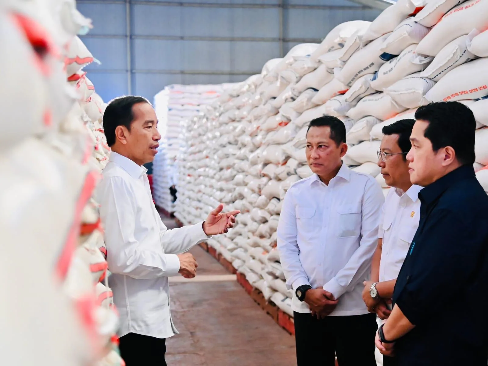 Presiden Jokowi bersama sejumlah Menteri Indonesia Maju di Serang, Banten. Foto: Sekretarait Presiden