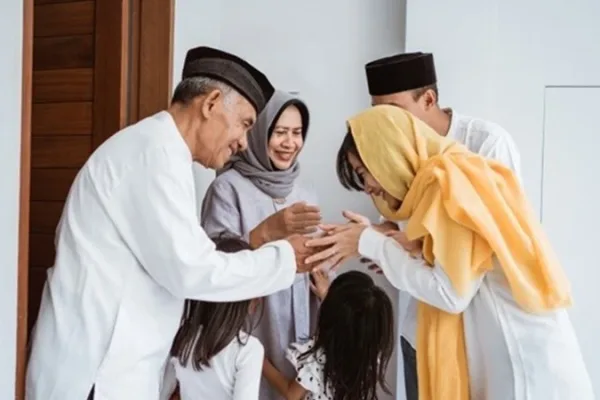 Ilustrasi momen lebaran yang menjadi tradisi di Indonesia/Foto : Dok. Freepik