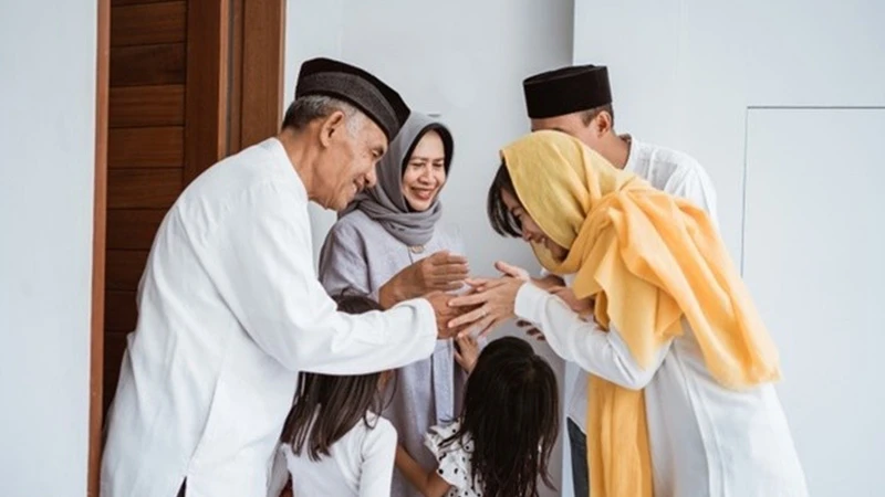 Ilustrasi momen lebaran yang menjadi tradisi di Indonesia/Foto : Dok. Freepik