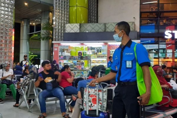 PT KAI Sediakan Layanan Porter Online, Tarif Rp38 Ribu