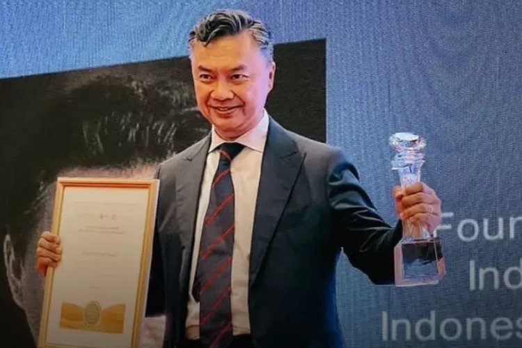 Dino Patti Djalal kritik Indonesia yang absen pada pemakaman Ayatollah Ali Khamenei/Foto : Dok. Instagram @fpcindo