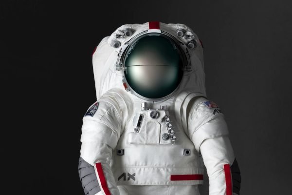NASA Gandeng Prada Ciptakan Pakaian Astronot AxEMU