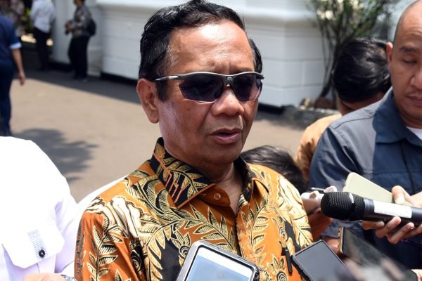 Undang Haul Pakai Kop Surat dan Stempel Resmi, Mendes Disentil Mahfud MD