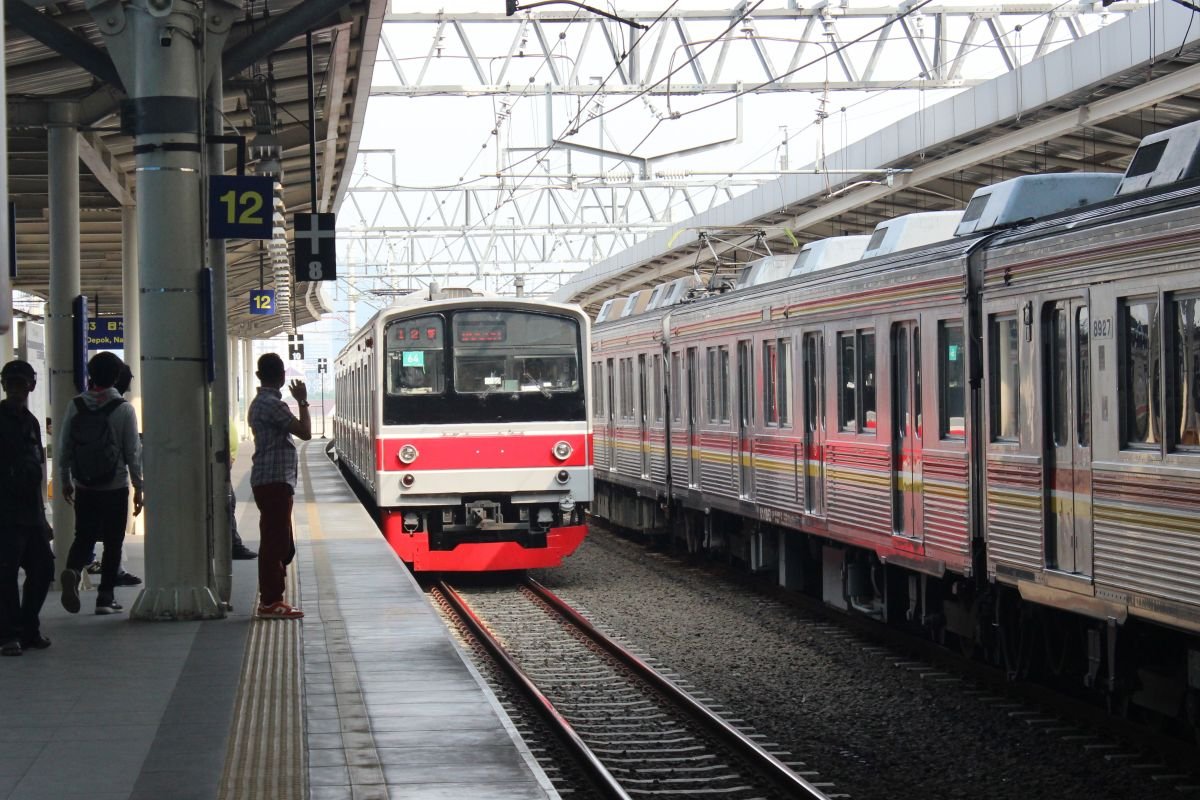 Rangkaian commuter line. Foto: Antara