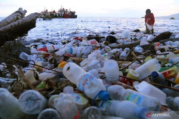 Tuai Kritik, Indonesia Impor Sampah Plastik Hingga 233.926 Ton!