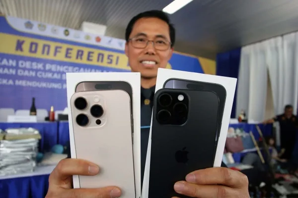Bea Cukai Sita 102 Unit iPhone 16 Ilegal di Bandara Soetta