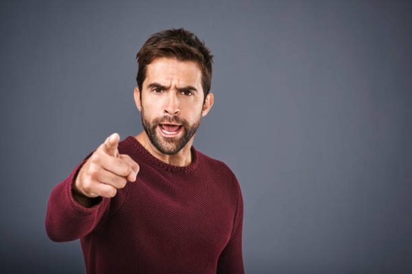 Self-Serving Bias: Ketika Manusia Tak Pernah Mau Salah dan Gagal