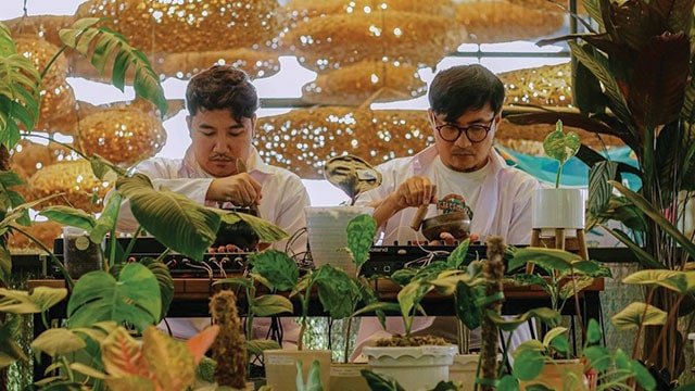 Bottlesmoker, Duo Musisi Bandung yang Ciptakan Alat Musik Dari Tanaman
