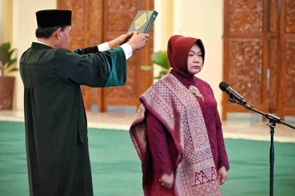 Siti Fauziah, Perempuan Pertama yang Jadi Sekjen MPR RI