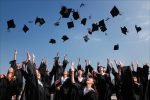 Fenomena overeducation kini menjadi sorotan setelah Lembaga Penyelidikan Ekonomi dan Masyarakat Fakultas Ekonomi dan Bisnis Universitas Indonesia (LPEM FEB UI) menemukan sekitar 8,01 juta lulusan minimal S1 bekerja di bawah tingkat pendidikannya/Foto : Ilustrasi Dok. Istimewa