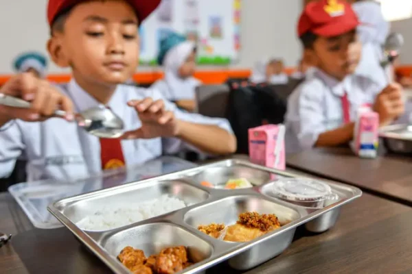Program Makan Bergizi Gratis Serentak Dilaksanakan Hari Ini, Cek Jadwalnya!