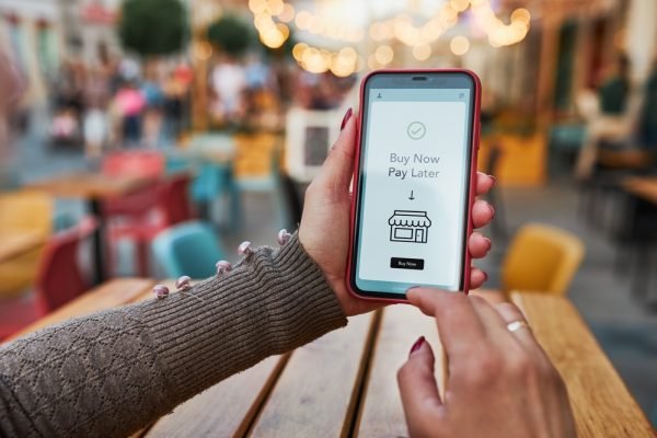 Syarat Baru Paylater: Berusia 18 Tahun dan Punya Penghasilan Rp3 Juta Per Bulan