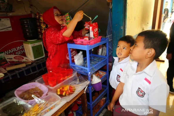 Kantin Sekolah Akui Penghasilan Turun Hingga 50 Persen Akibat Makan Bergizi Gratis