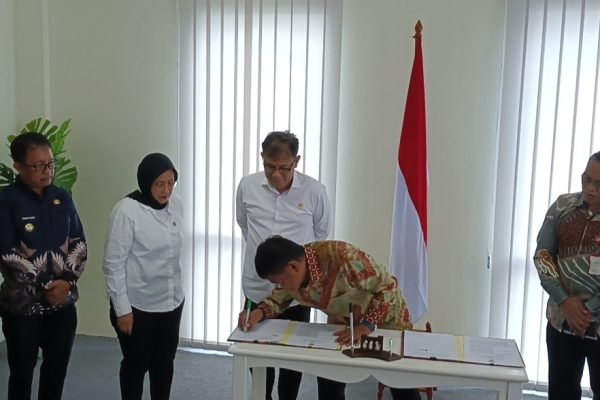 Pj. Bupati Yusman Mahbub Dampingi Gubernur Sulteng Teken Kerja Sama Dengan BP Taskin
