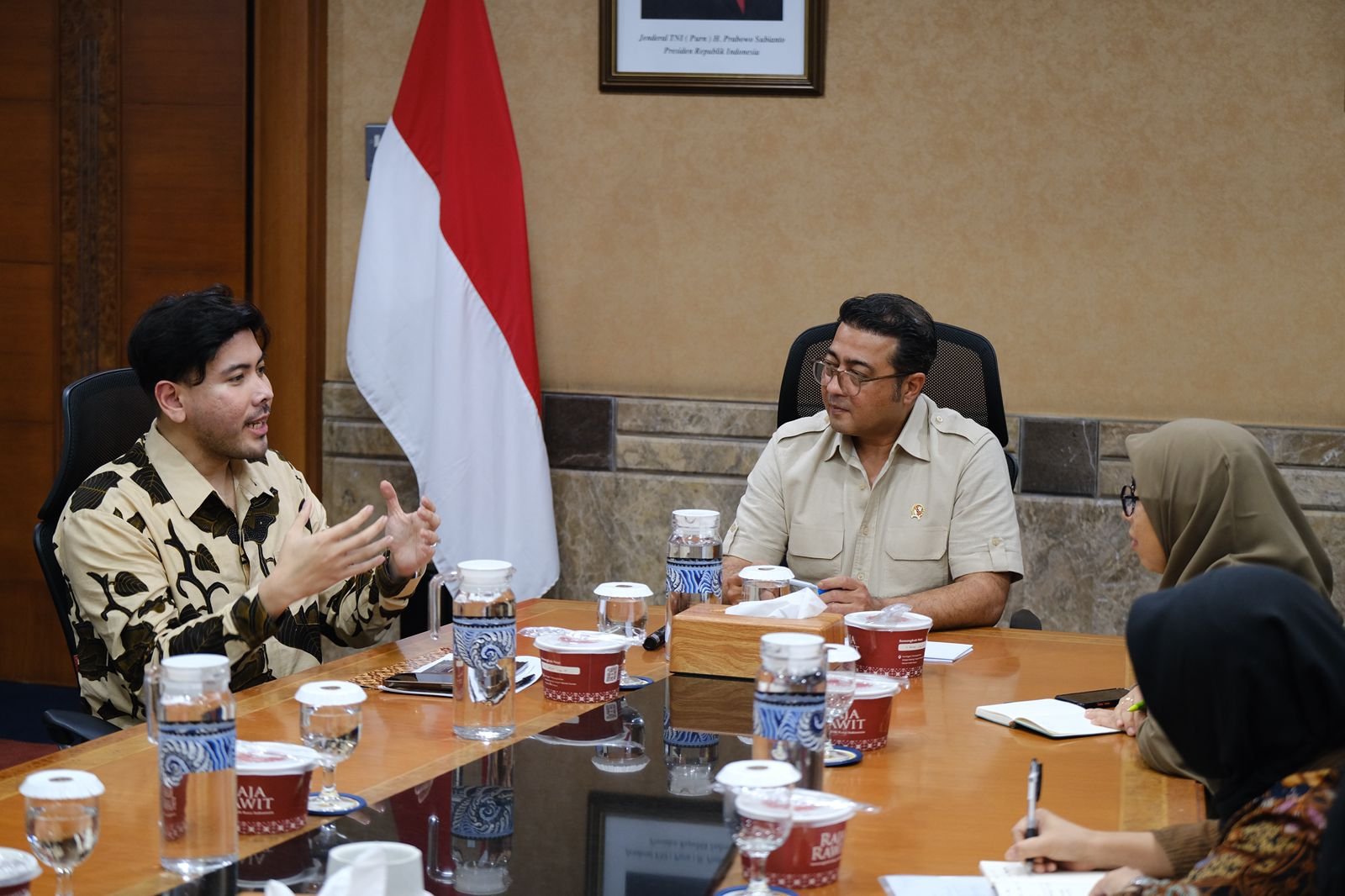 Kemenekraf Dukung Penuh Indonesia di New York Fashion Week 2025