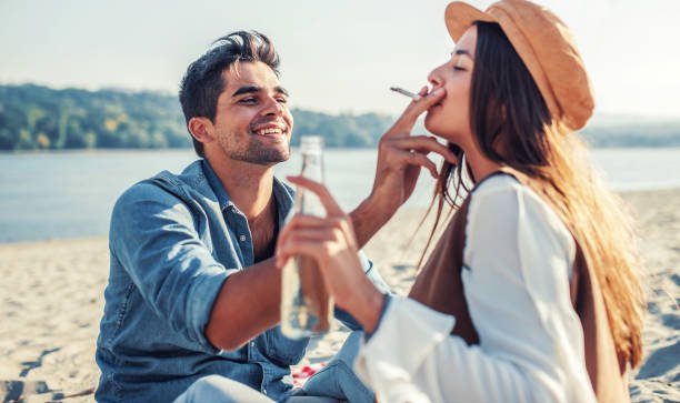 Penelitian: Lakukan Kebiasaan Buruk Dengan Pasangan Bisa Tingkatkan Kedekatan Emosional