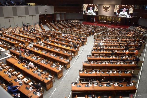 Benarkah DPR Kini Bisa Copot Pimpinan KPK, Hakim MK-MA, Sampai Kapolri?