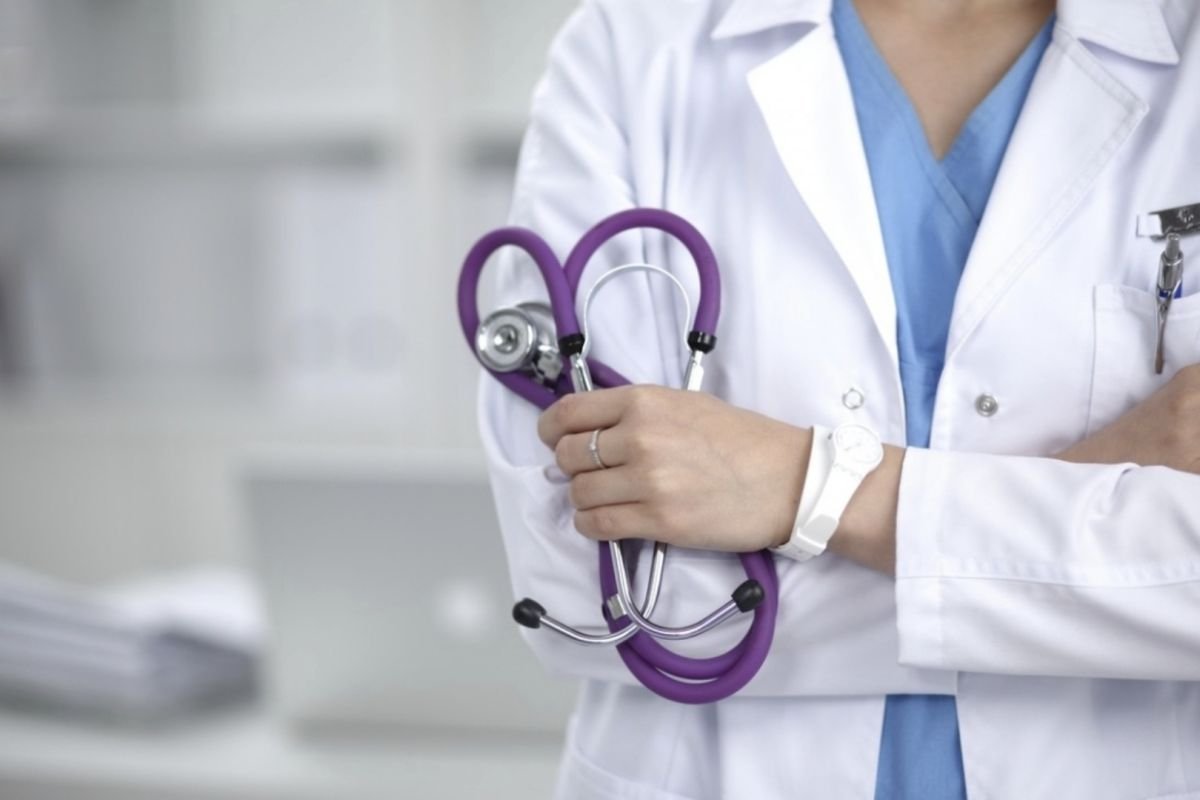 8 Dokter Paling Inspiratif di Indonesia dengan Pengabdian Luar Biasa