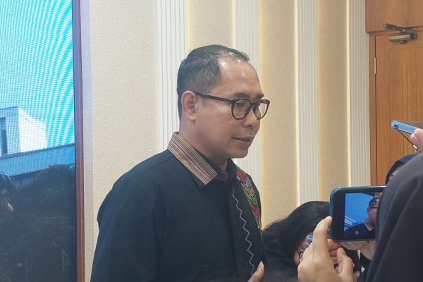 Tanggapi Tren #KaburAjaDulu, Kemlu Beberkan Cara Pindah Secara Legal Ke Luar Negeri