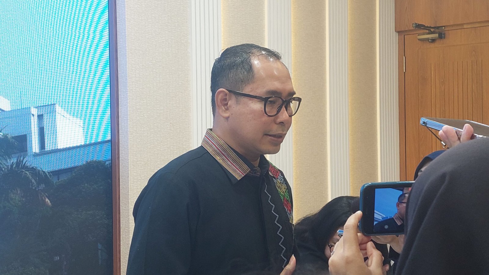Tanggapi Tren #KaburAjaDulu, Kemlu Beberkan Cara Pindah Secara Legal Ke Luar Negeri