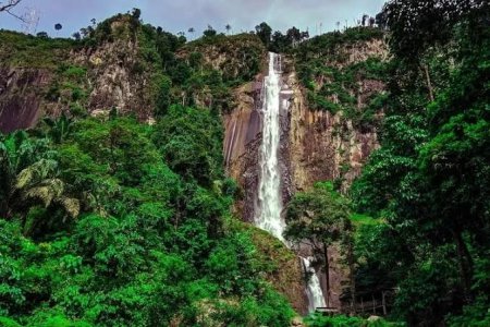 Mengenal Air Terjun Ponot, Tertinggi di Indonesia!