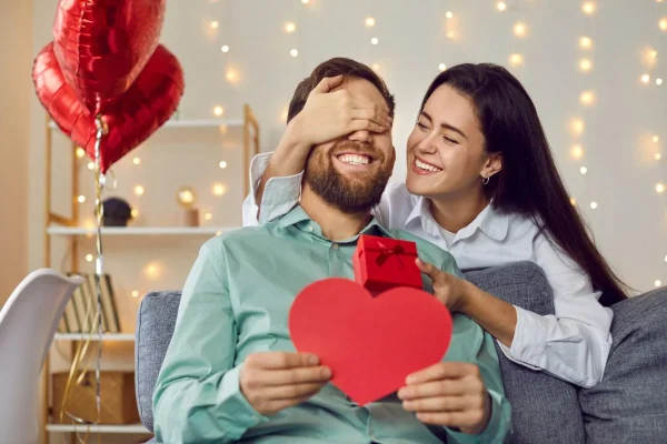 Survei: Penduduk Indonesia Habiskan Rp250 Ribu Untuk Beli Kado Valentine