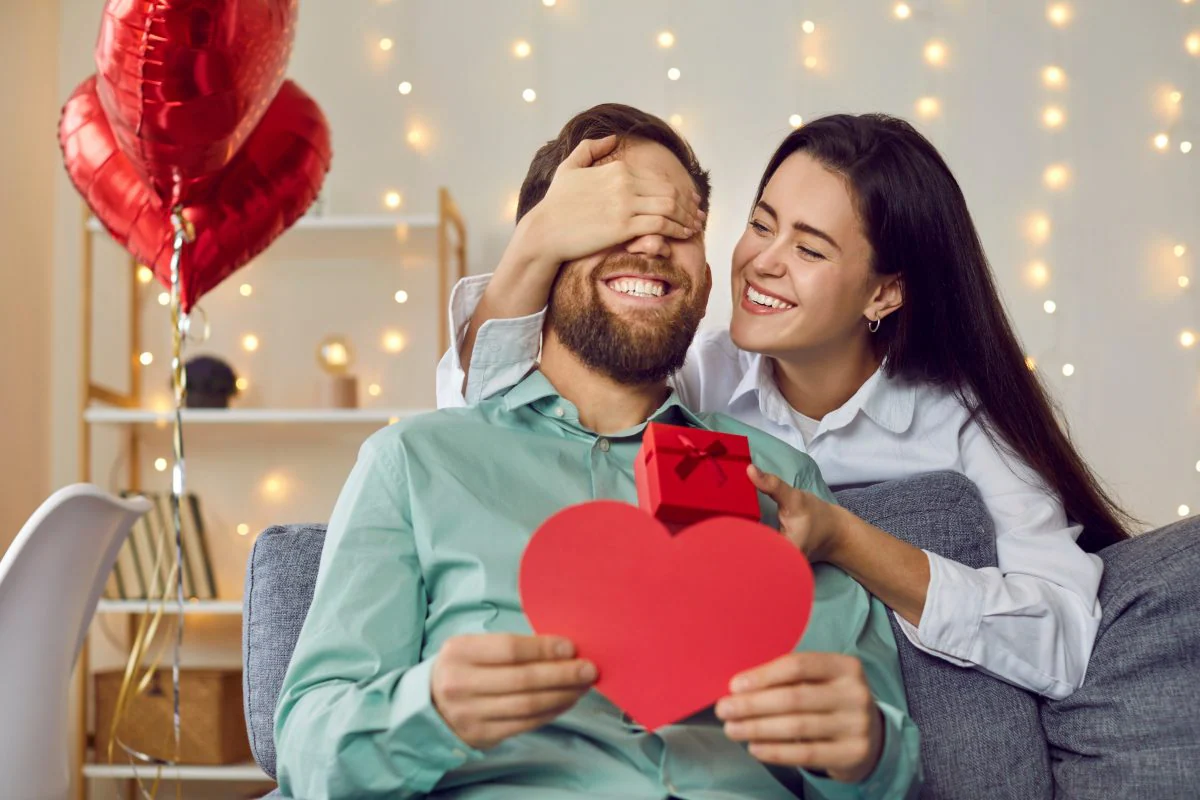 Survei: Penduduk Indonesia Habiskan Rp250 Ribu Untuk Beli Kado Valentine