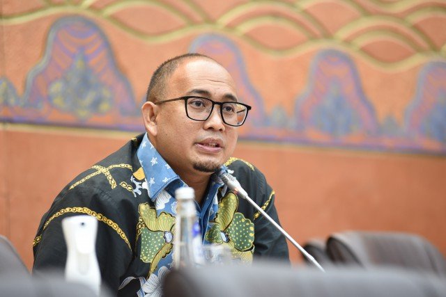 Andre Rosiade Diduga Sindir Cedera Mees Hilgers, Sebut Hanya Pura-Pura