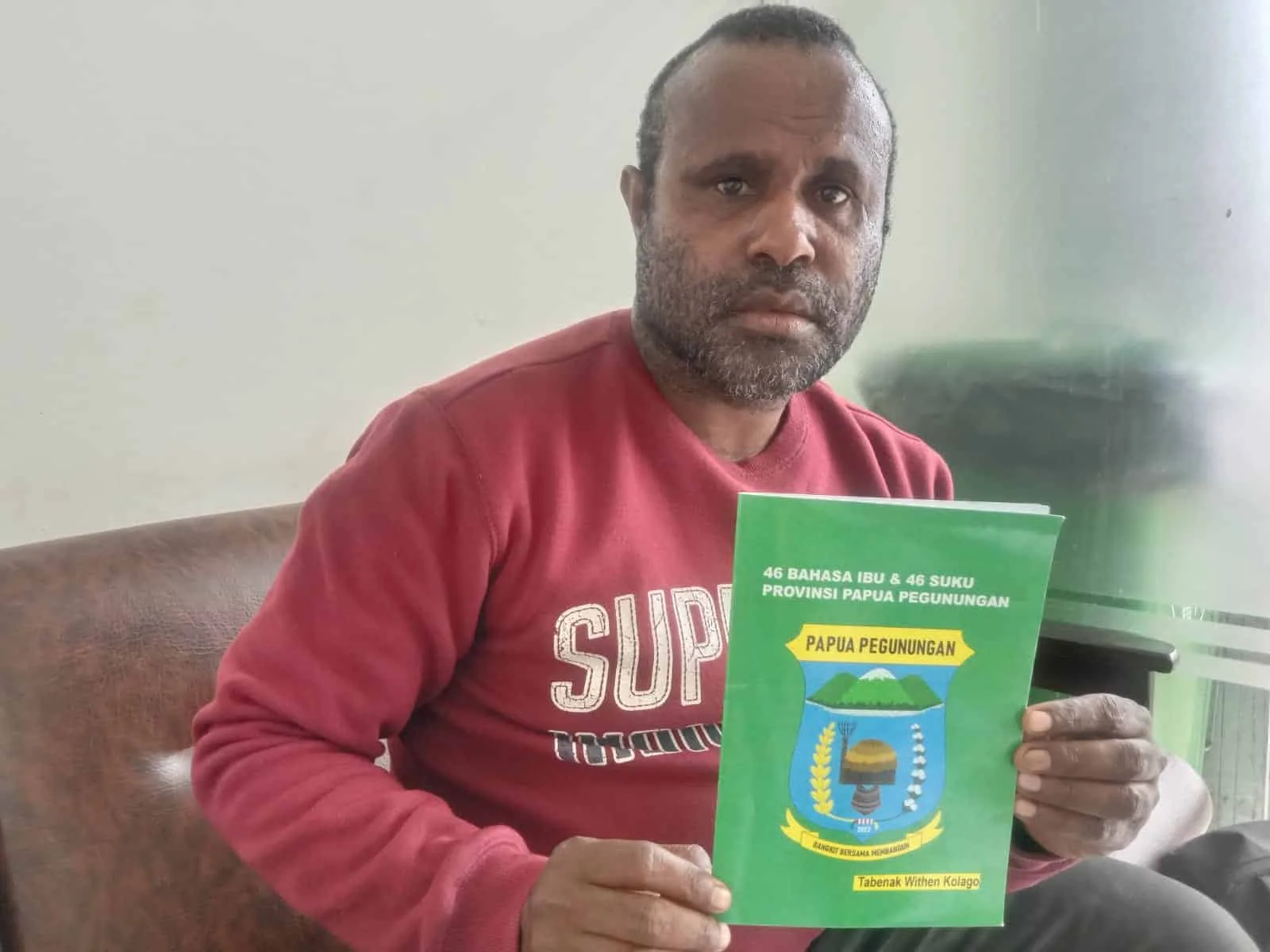 Tabenak Withen Kolago: Pencipta Buku Matematika Dengan Bahasa Papua