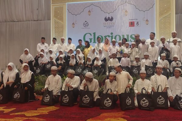 The Sultan Hotel & Residence Jakarta Beri Santunan Untuk 150 Anak Yatim dan Dhuafa