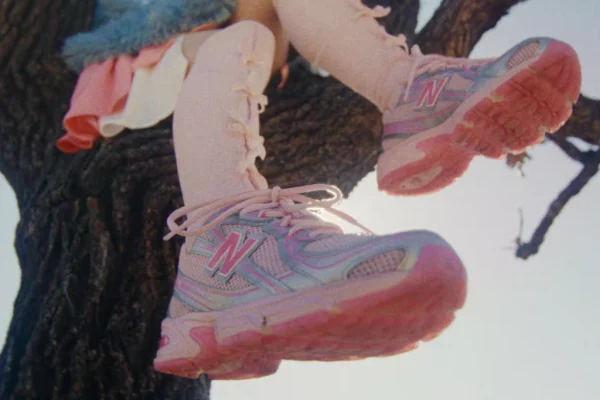 New Balance Rilis Sepatu Baru, Terinspirasi Dari Pantai Pink Lombok