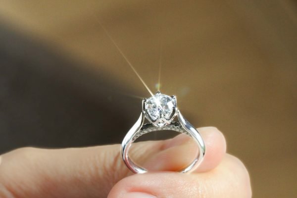Kian Mentereng Dengan Tren Cincin Berlian Solitaire