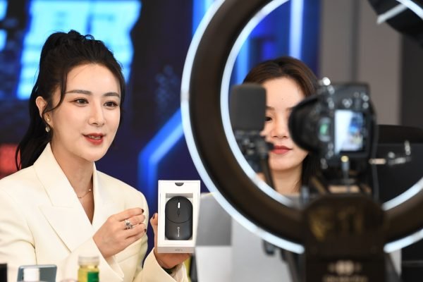 Belanja Lewat Live Streaming Jadi Tren di China, Gunakan Ratusan Kamera!