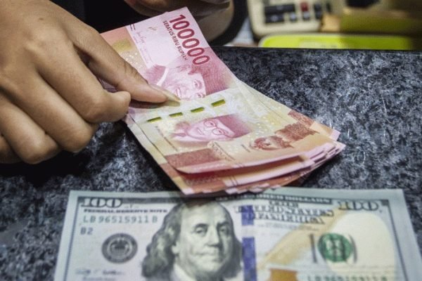 Ilustrasi nilai tukar rupiah dengan dolar AS/Foto : Freepik