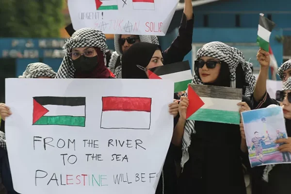 Donald Trump Tarik Ratusan Visa Mahasiswa Asing yang Demo Pro-Palestina