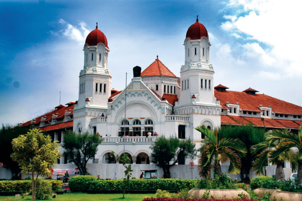 Hilangkan Aura Mistis, Lawang Sewu Digunakan Untuk Sholat Idulfitri