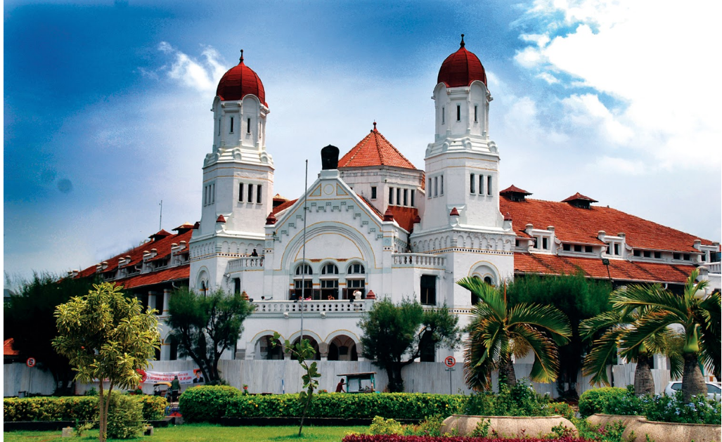 Hilangkan Aura Mistis, Lawang Sewu Digunakan Untuk Sholat Idulfitri