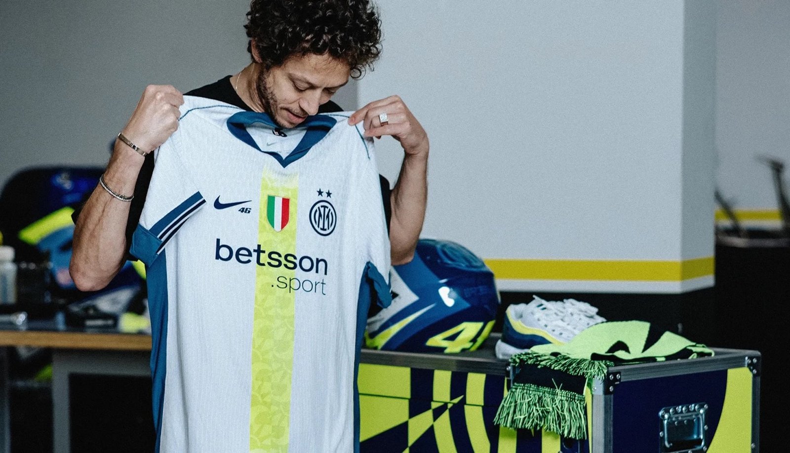 Ultah Ke-46, Valentino Rossi Rilis Jersey Kolaborasi Bersama Inter Milan dan Nike