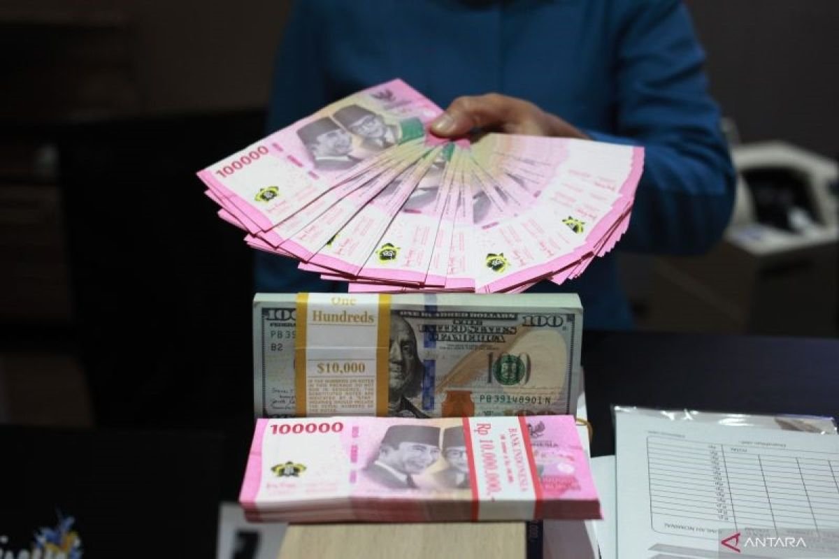 OJK: Utang Pinjol Warga RI Jelang Lebaran Mencapai Rp 78,5 Triliun