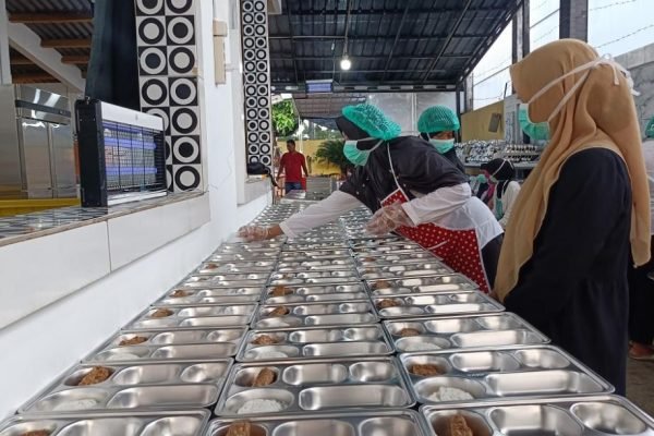 Proses Penyaluran Makan Bergizi Gratis oleh BGN. Foto: istimewa