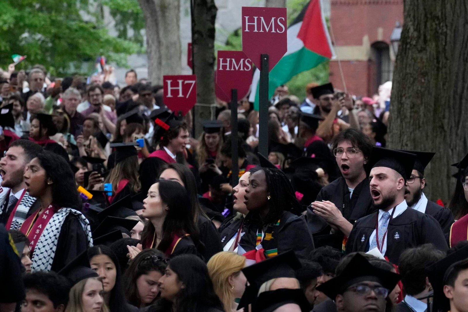 Kemlu RI Beri Respon Kebijakan Trump Soal Mahasiswa Asing Universitas Harvard