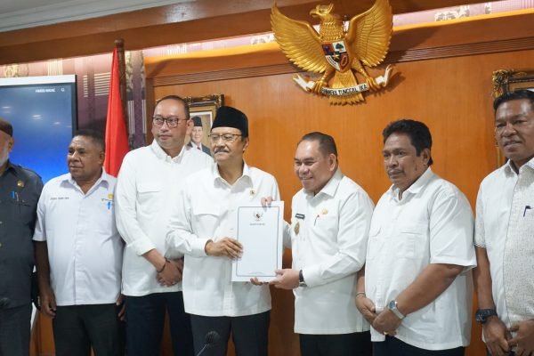 Bupati Fakfak Samaun Dahlan Hadiri Agenda Audiensi Bersama Mensos, Bahas 3 Hal