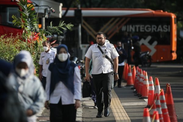 ASN DKI Jakarta Wajib Naik Transportasi Umum Setiap Hari Rabu