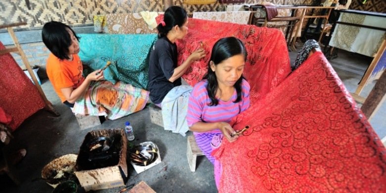4 Desa Penghasil Kain Khas Tercantik di Indonesia