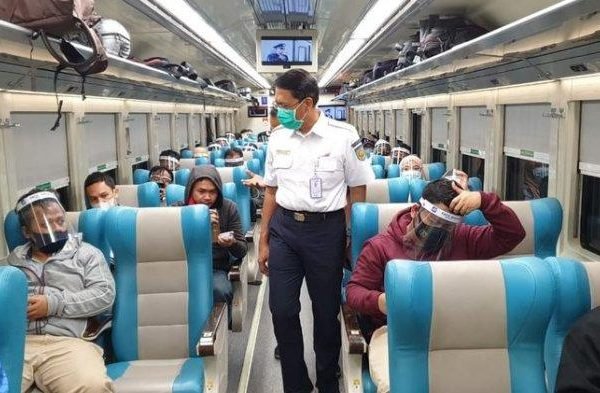 Buntut Swafoto Viral, PT KAI Minta Penumpang Jaga Etika