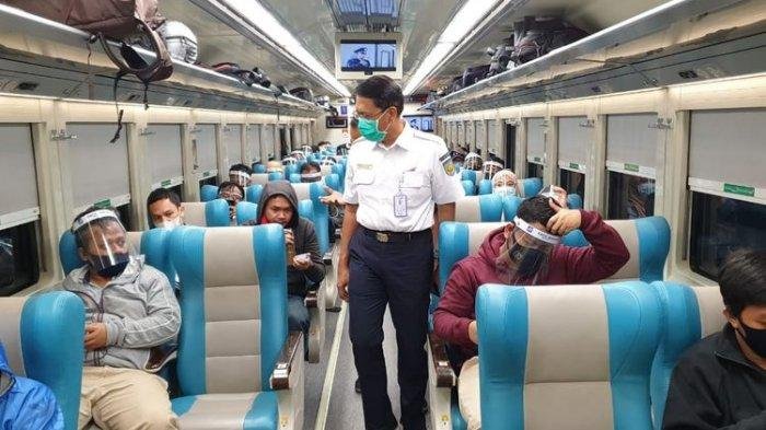 Buntut Swafoto Viral, PT KAI Minta Penumpang Jaga Etika