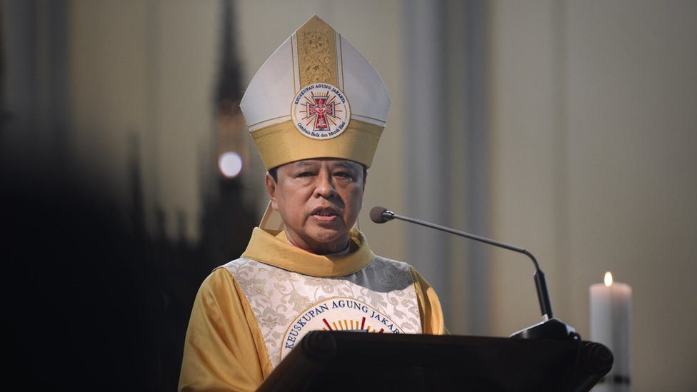 Ikuti Konklaf, Kardinal Ignatius Suharyo Beri Berkat Untuk Lansia di Vatikan