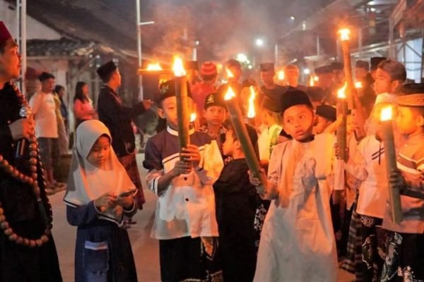 Pawai Obor menjadi salah satu tradisi tahun baru Islam/Foto : Dok. Shutterstock