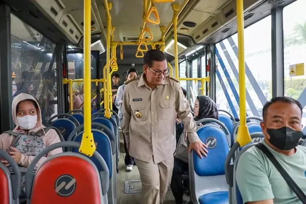 Pramono Anung Ingin Pegawai Swasta Jakarta Juga Gunakan Transportasi Umum
